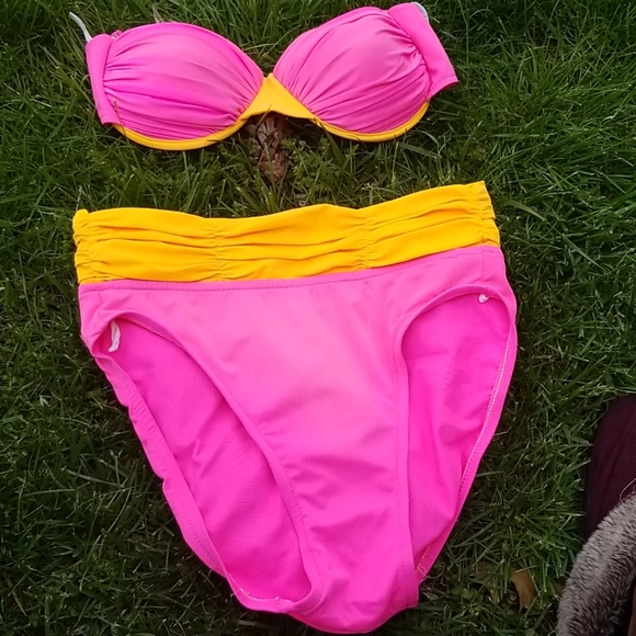 Backflips Two piece swimsuit - Picture 2 of 6